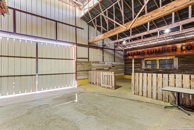 1001 D, Floresville, TX 78114