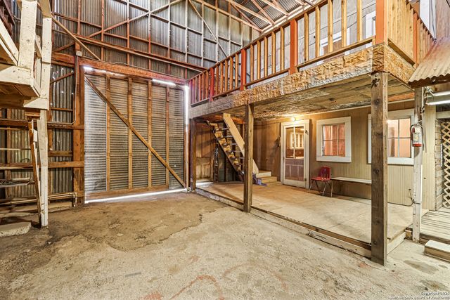 1001 D, Floresville, TX 78114