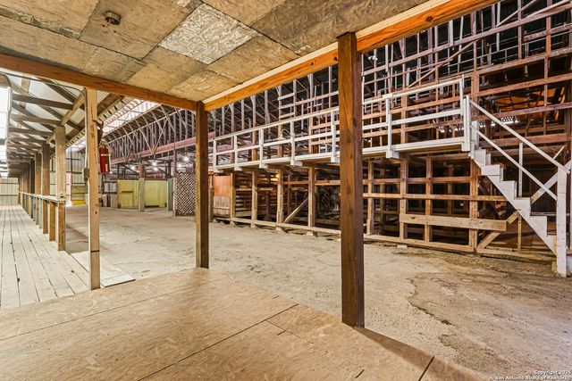 1001 D, Floresville, TX 78114