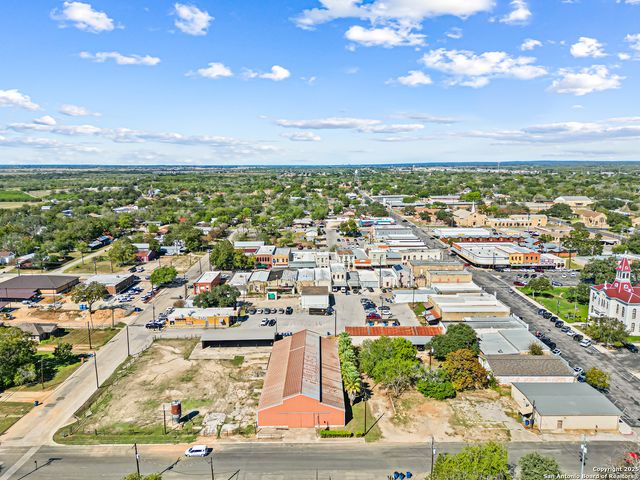 1001 D, Floresville, TX 78114