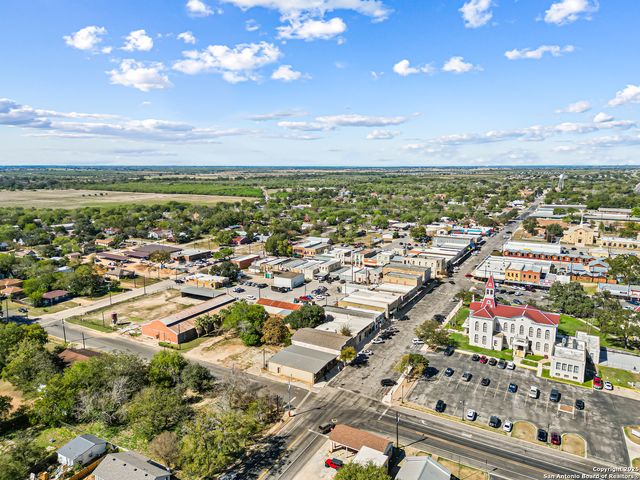 1001 D, Floresville, TX 78114