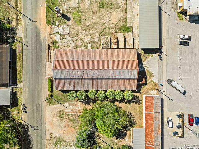 1001 D, Floresville, TX 78114