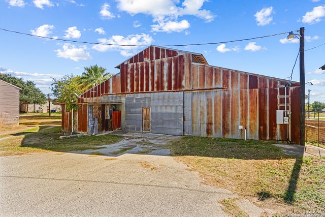 1001 D, Floresville, TX 78114