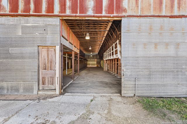 1001 D, Floresville, TX 78114