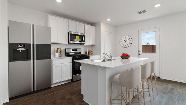 1025 Paddlefish, Alvin, TX 77511