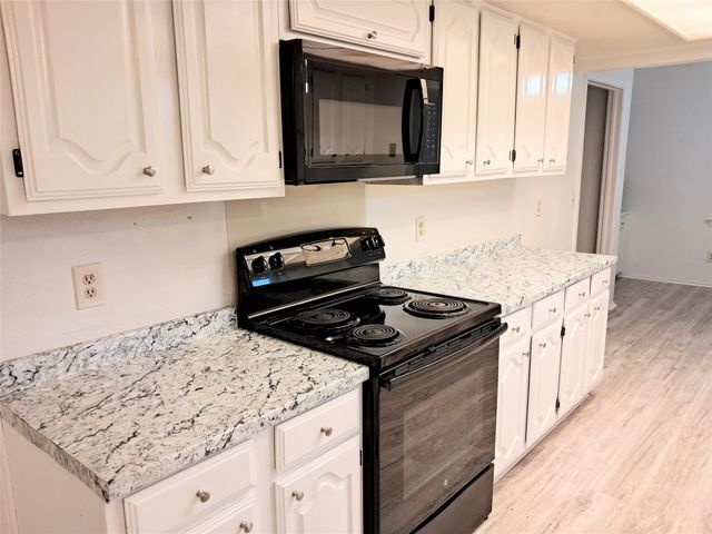 9815 BROKEN BOW Road, Dallas, TX 75238