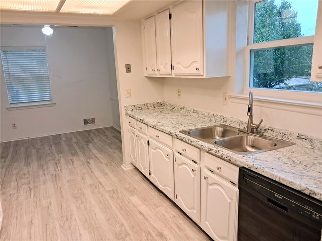 9815 BROKEN BOW Road, Dallas, TX 75238