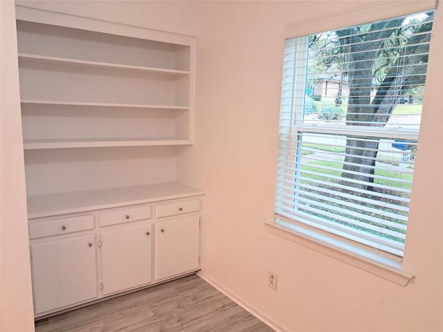 9815 BROKEN BOW Road, Dallas, TX 75238