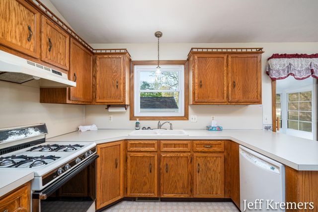6455 Fairway Drive, Jenison, MI 49428