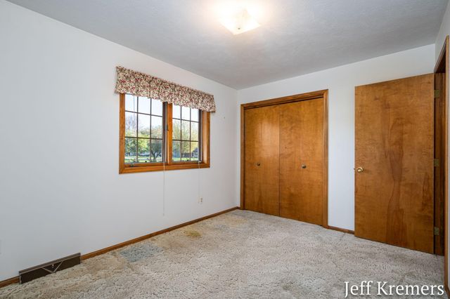 6455 Fairway Drive, Jenison, MI 49428