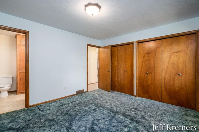 6455 Fairway Drive, Jenison, MI 49428
