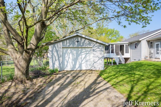 6455 Fairway Drive, Jenison, MI 49428
