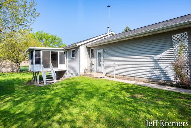 6455 Fairway Drive, Jenison, MI 49428
