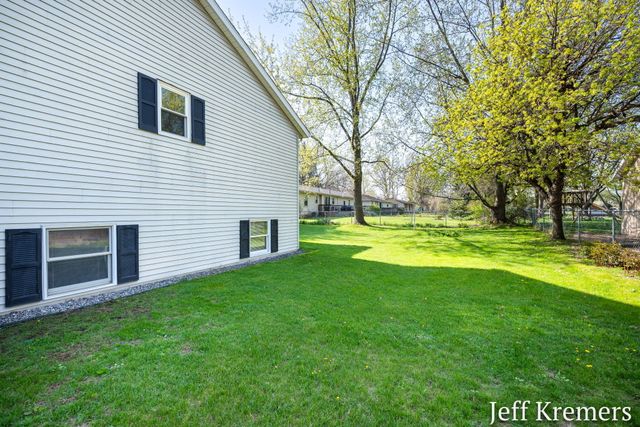 6455 Fairway Drive, Jenison, MI 49428