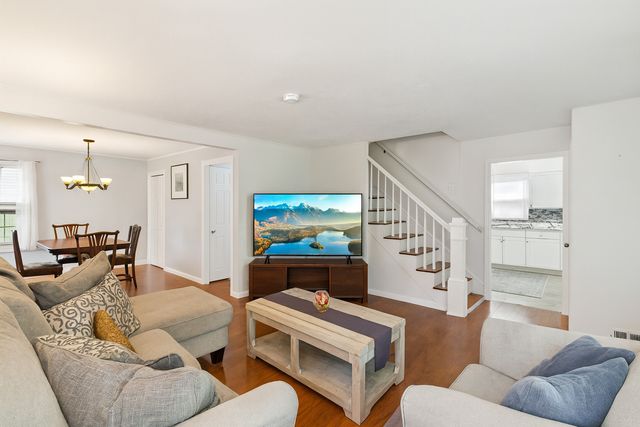 2321 Lee Street, Evanston, IL 60202