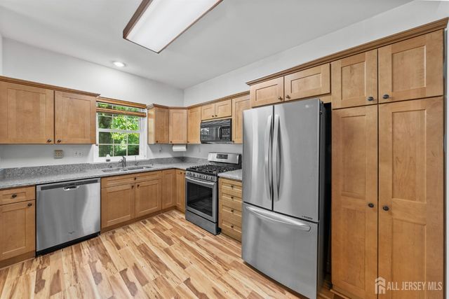 6111 Cedar Court, South Brunswick, NJ 08852