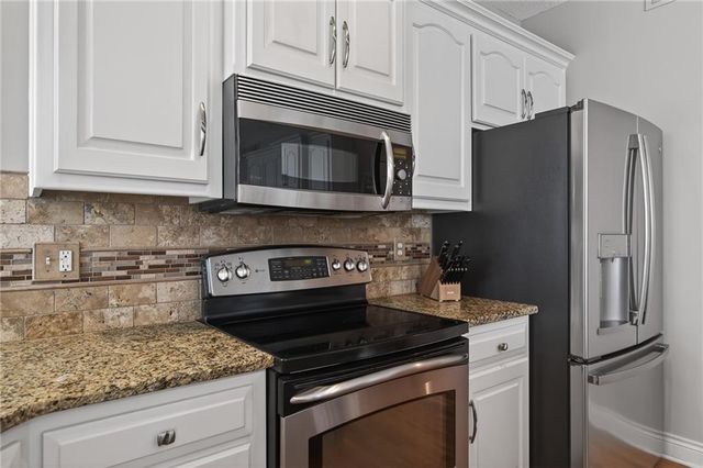 15230 Woodson Lane, Overland Park, KS 66223