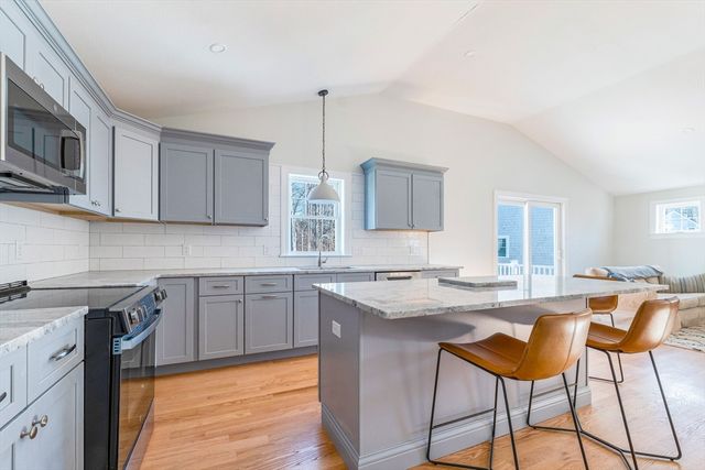 8 Pat Rose Way, Rockland, MA 02370