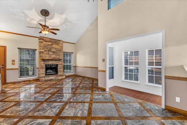 215 Ironbark Drive, Arlington, TX 76018