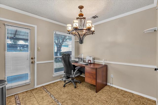 215 Ironbark Drive, Arlington, TX 76018