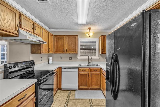 215 Ironbark Drive, Arlington, TX 76018