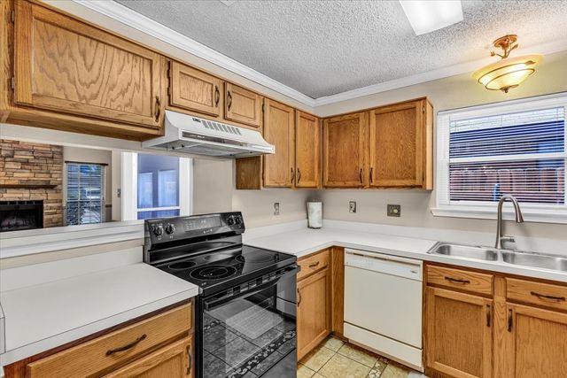215 Ironbark Drive, Arlington, TX 76018