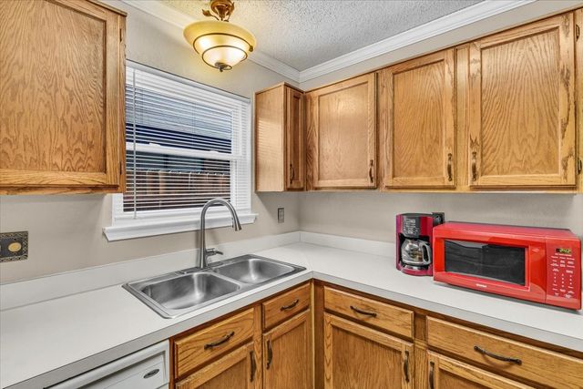 215 Ironbark Drive, Arlington, TX 76018