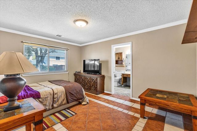 215 Ironbark Drive, Arlington, TX 76018