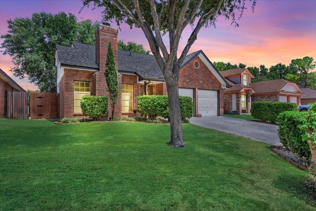 215 Ironbark Drive, Arlington, TX 76018