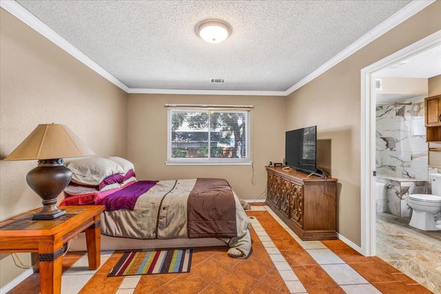 215 Ironbark Drive, Arlington, TX 76018