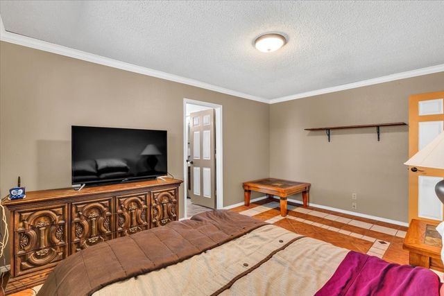 215 Ironbark Drive, Arlington, TX 76018