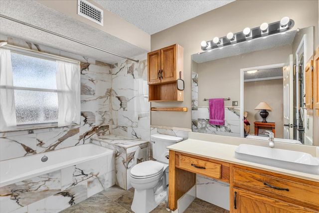 215 Ironbark Drive, Arlington, TX 76018