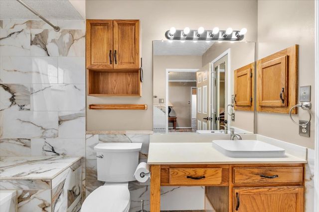 215 Ironbark Drive, Arlington, TX 76018