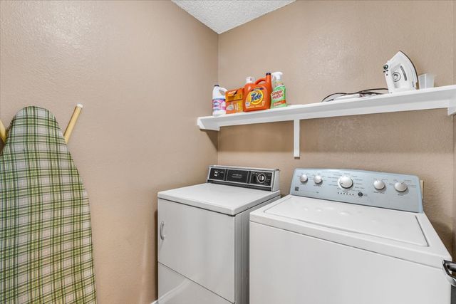 215 Ironbark Drive, Arlington, TX 76018