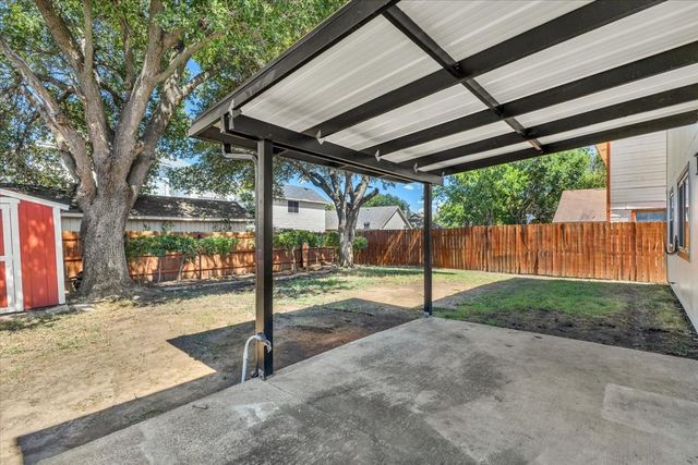 215 Ironbark Drive, Arlington, TX 76018