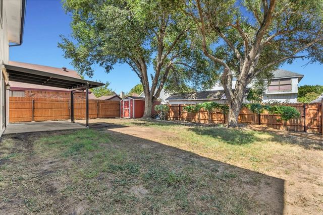 215 Ironbark Drive, Arlington, TX 76018