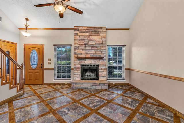 215 Ironbark Drive, Arlington, TX 76018