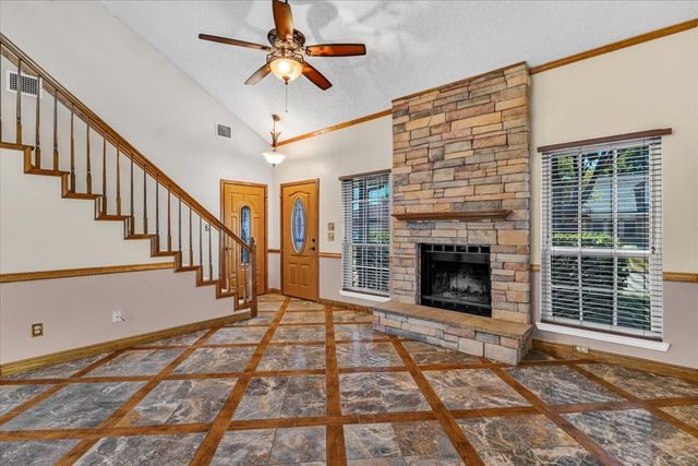 215 Ironbark Drive, Arlington, TX 76018