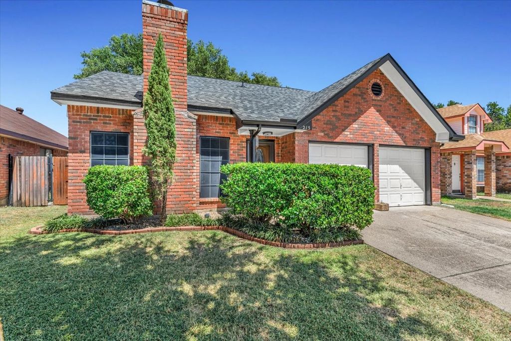 215 Ironbark Drive, Arlington, TX 76018