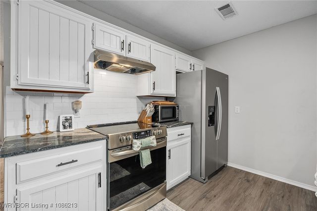 105 W Houston Street, Lavaca, AR 72941