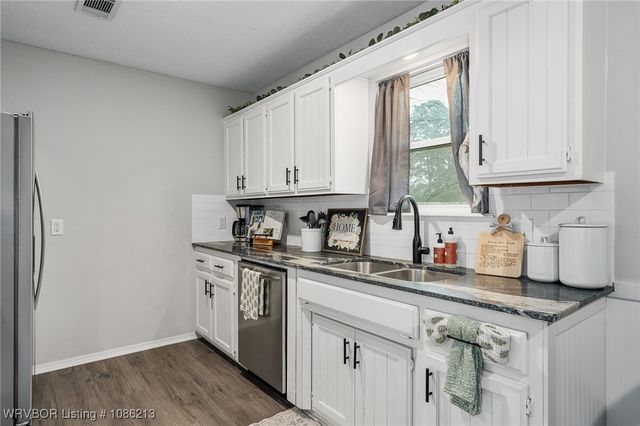 105 W Houston Street, Lavaca, AR 72941