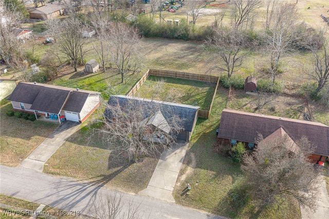 105 W Houston Street, Lavaca, AR 72941