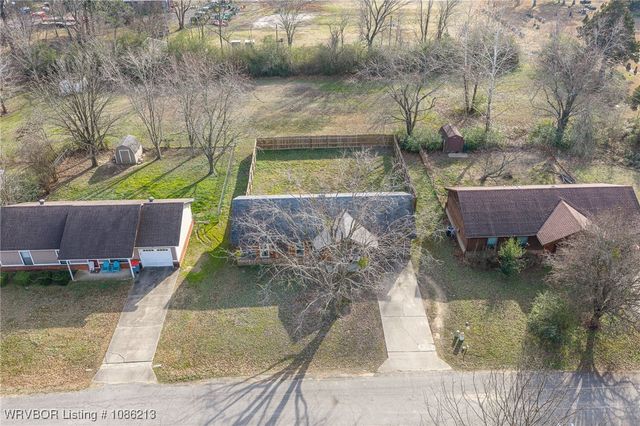 105 W Houston Street, Lavaca, AR 72941