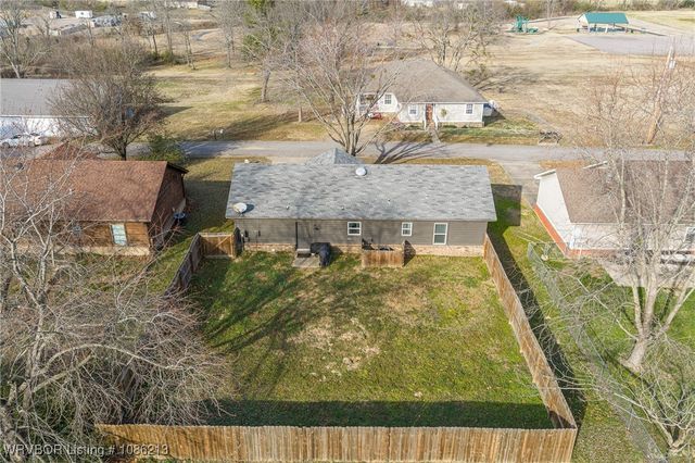 105 W Houston Street, Lavaca, AR 72941