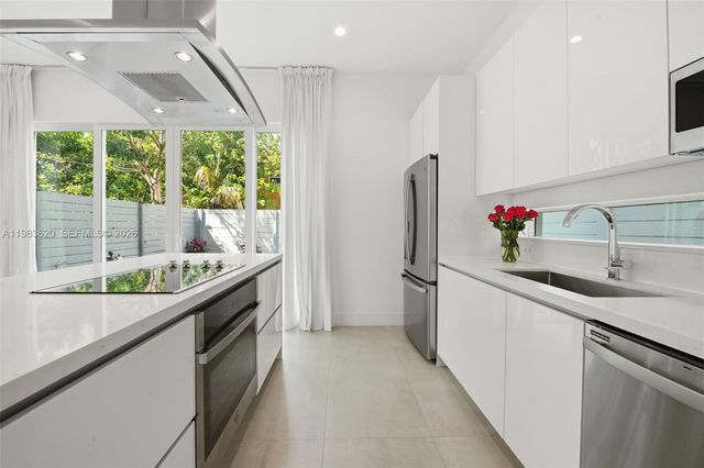 3525 Day Ave, Miami, FL 33133