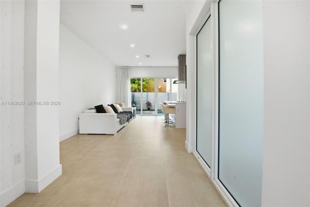 3525 Day Ave, Miami, FL 33133