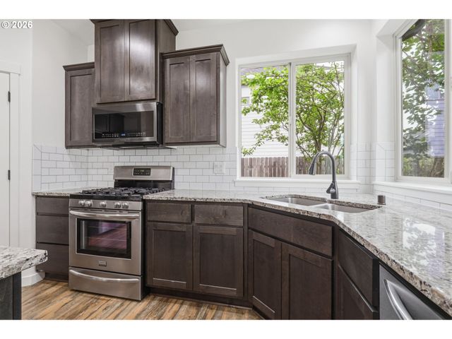 12609 Ne 105TH Way, Vancouver, WA 98682