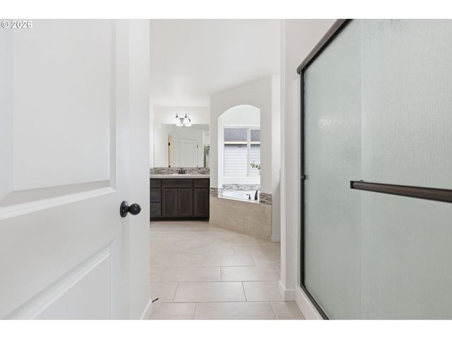 12609 Ne 105TH Way, Vancouver, WA 98682