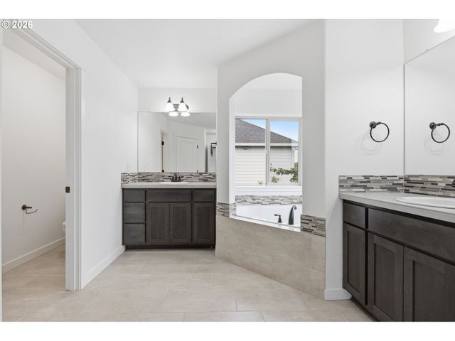 12609 Ne 105TH Way, Vancouver, WA 98682