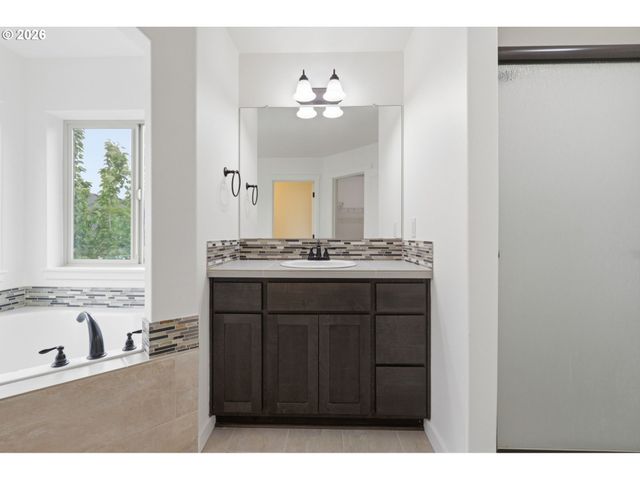 12609 Ne 105TH Way, Vancouver, WA 98682